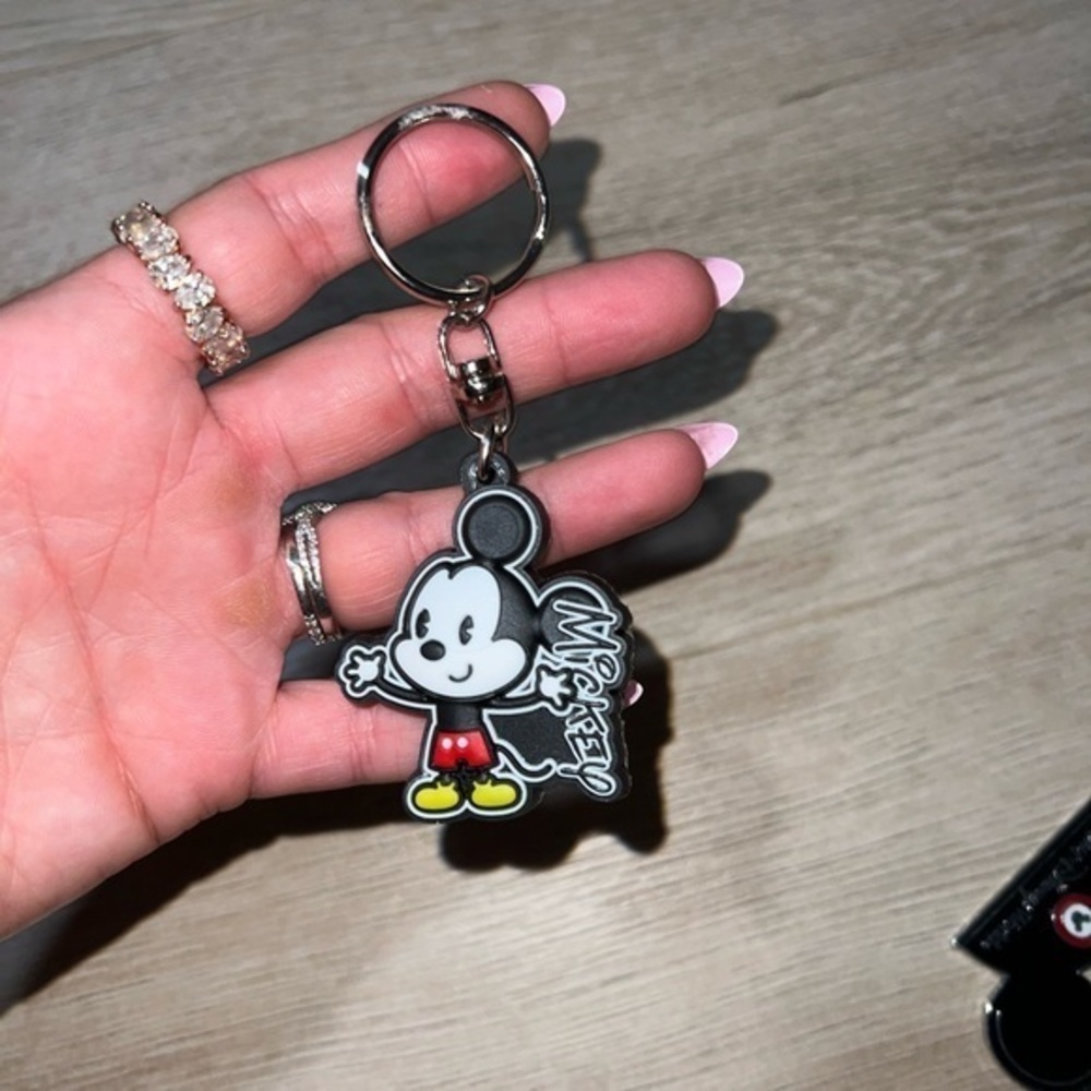 NEW mickey mouse cartoon Disney keychain